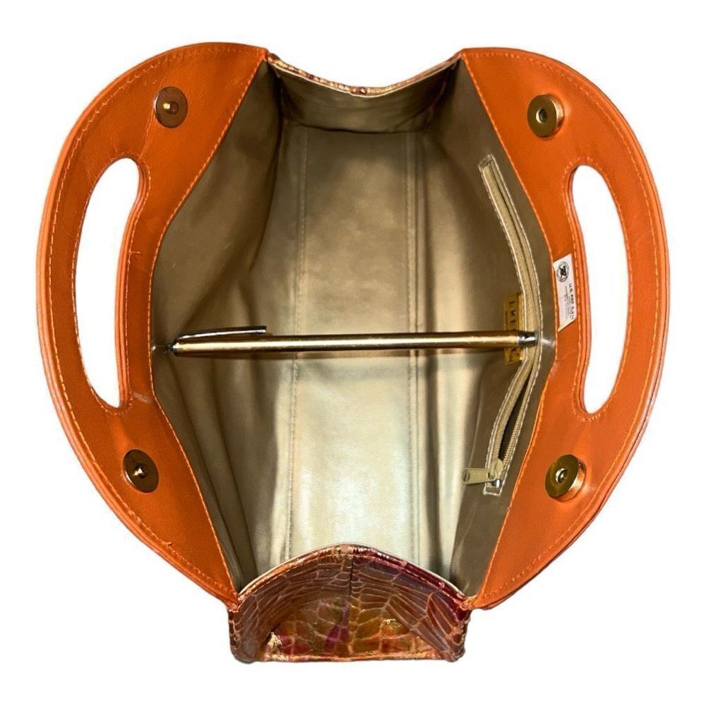 J Renee Ladies purse, alligator-textured shiny vinyl, shades of terra cotta over - Picture 4 of 4